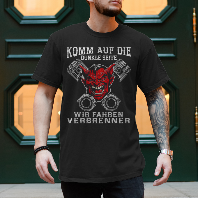 Biker T-Shirt: Komm auf die dunkle Seite. Wir fahren Verbrenner. Variante 4 – Produktansicht
