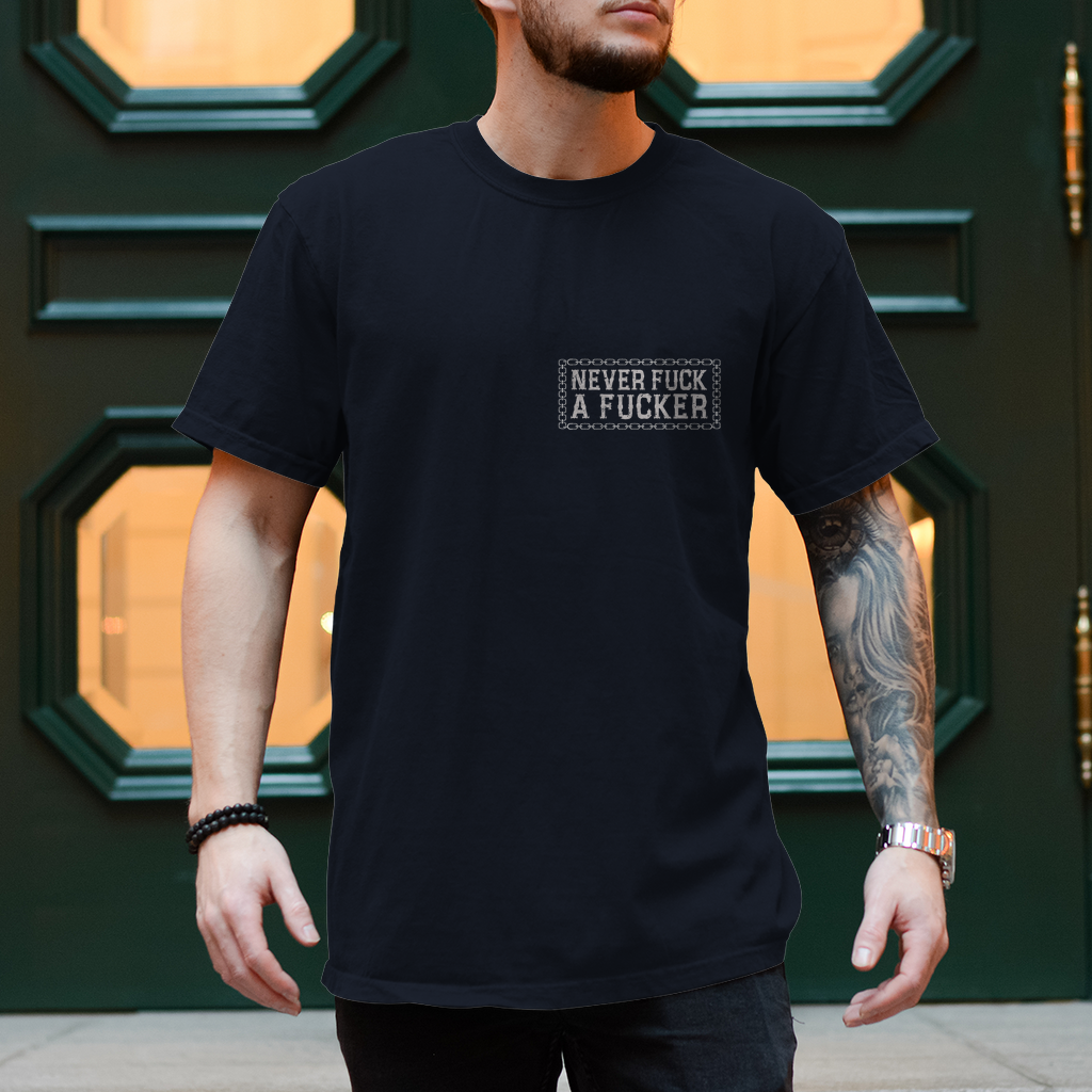 Herren T-Shirt Never Fuck A Fucker | Biker Statement Brust und Rückendruck Variante 2