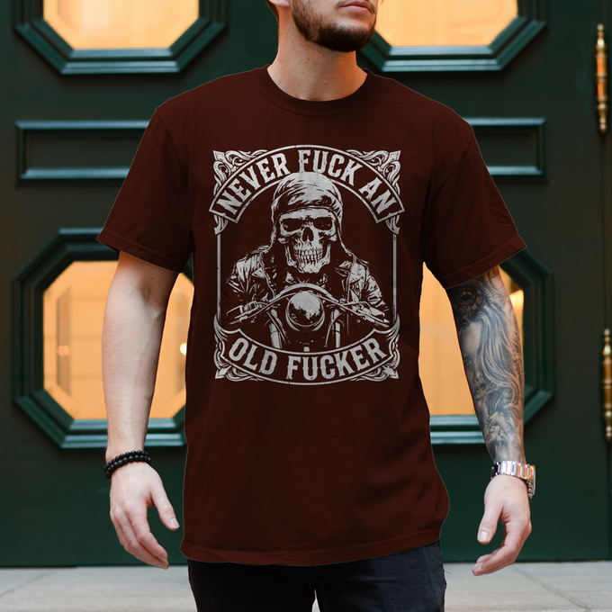 Biker Shirt: Never Fuck an Old Fu*ker Variante 2 Provokantes Fun Shirt – Vorderansicht