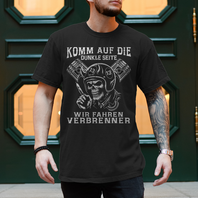 Biker T-Shirt: Komm auf die dunkle Seite. Wir fahren Verbrenner. Variante 5 – Produktansicht