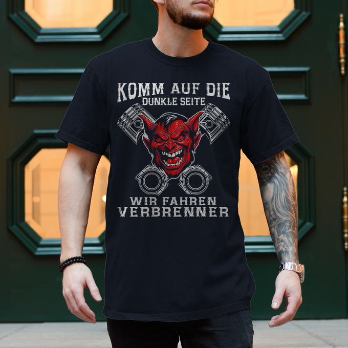 Biker T-Shirt: Komm auf die dunkle Seite. Wir fahren Verbrenner. Variante 4 – Produktansicht