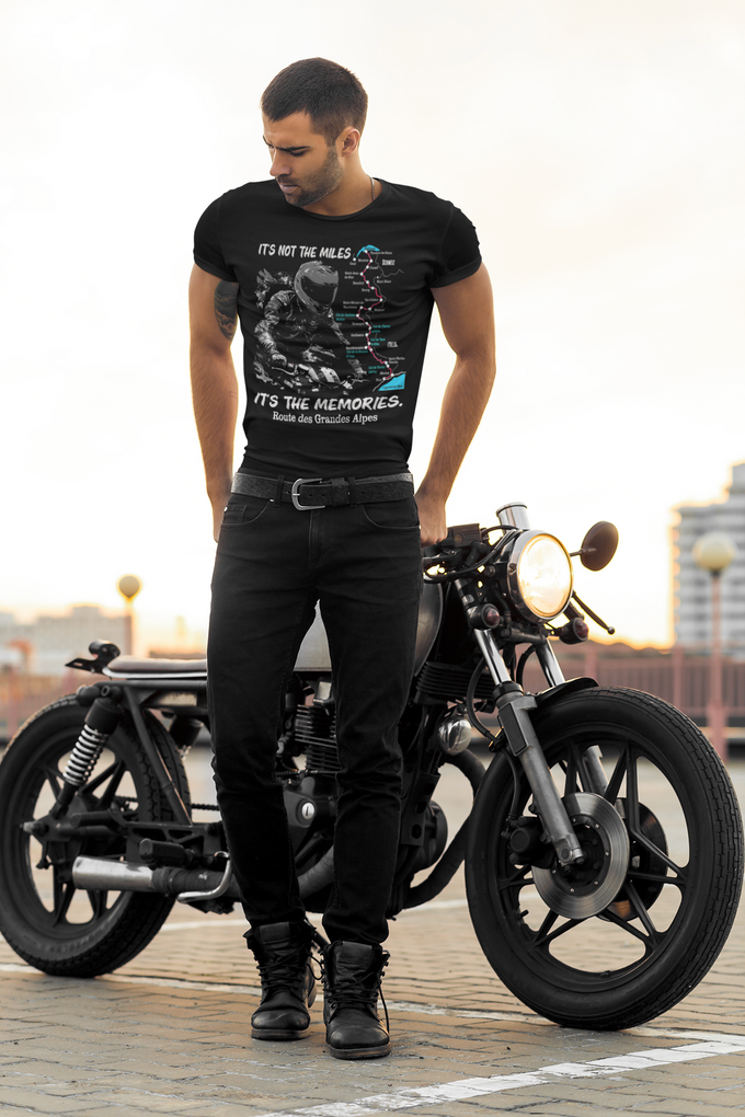 Biker Shirt: Grand Route des Alpes – It’s not the miles, it’s the memories – Vorderansicht