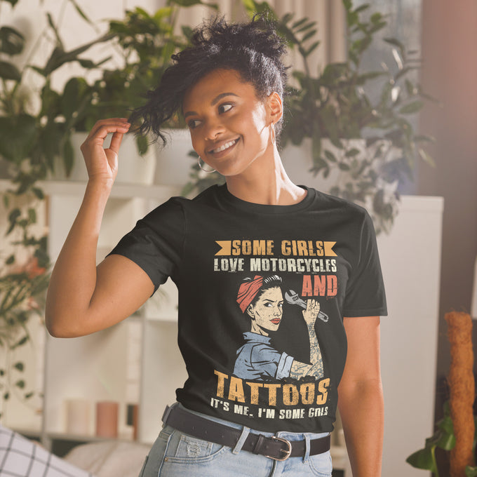 Damen T-Shirt "Some Girls Love Motorcycles and Tattoos" Variante 1 – Schwarz – Vorderansicht