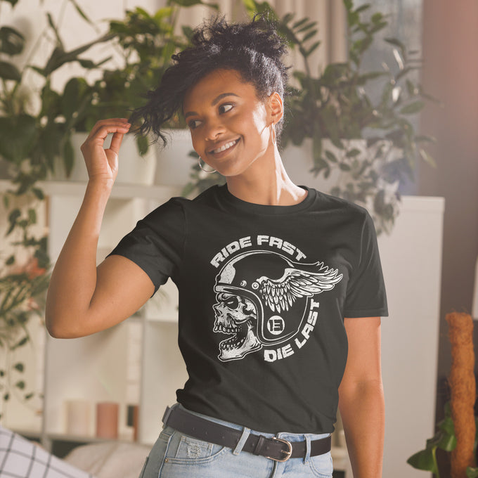 Biker Motorrad T-Shirts "RIDE FAST DIE LAST Skull with wings helmet " Variante 2 – Schwarz – Vorderansicht