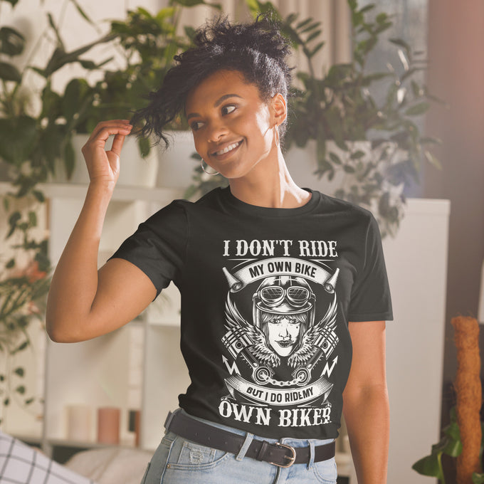 Damen T-Shirt "I Don´t Ride My Own Bike But I Ride Own My Biker " – Schwarz – Vorderansicht
