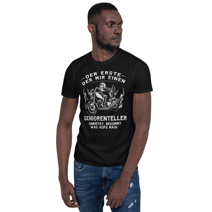 Biker Motorrad T-Shirt "Der erste der mir einen Seniorenteller anbietet, bekommt was aufs Maul" – Schwarz – Vorderansicht
