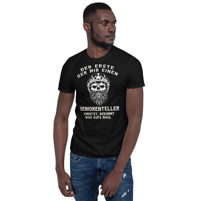 Biker Motorrad T-Shirt "Der erste der mir einen Seniorenteller anbietet, bekommt was aufs Maul" Variante 3 – Schwarz – Vorderansicht