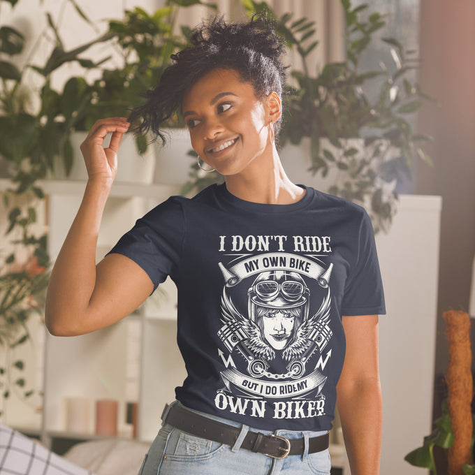 Damen T-Shirt "I Don´t Ride My Own Bike But I Ride Own My Biker " – Marineblau – Vorderansicht
