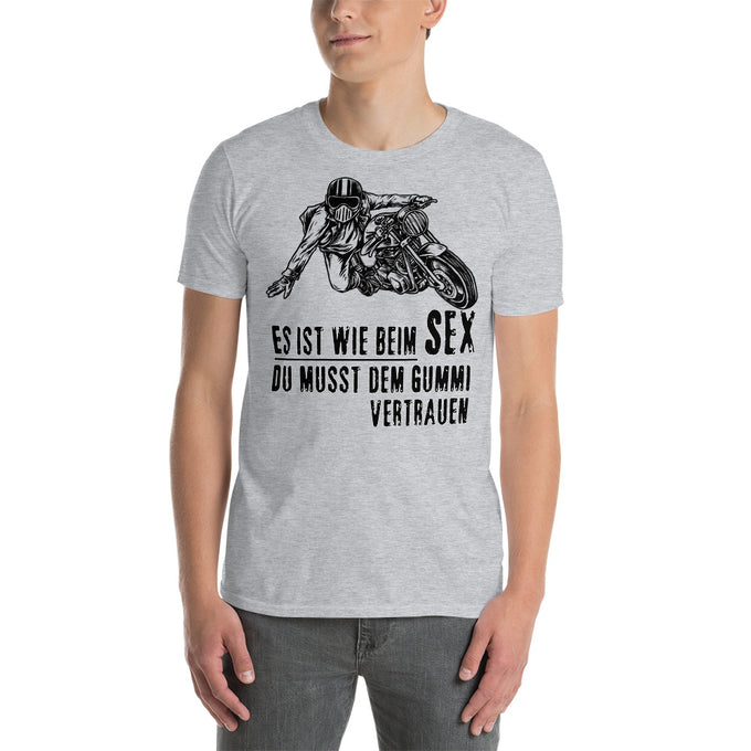 Biker Motorrad T-Shirt"ES IST WIE BEIM SEX DU MUSST DEM GUMMI VERTRAUEN" Variante 4 – Sportgrau – Vorderansicht