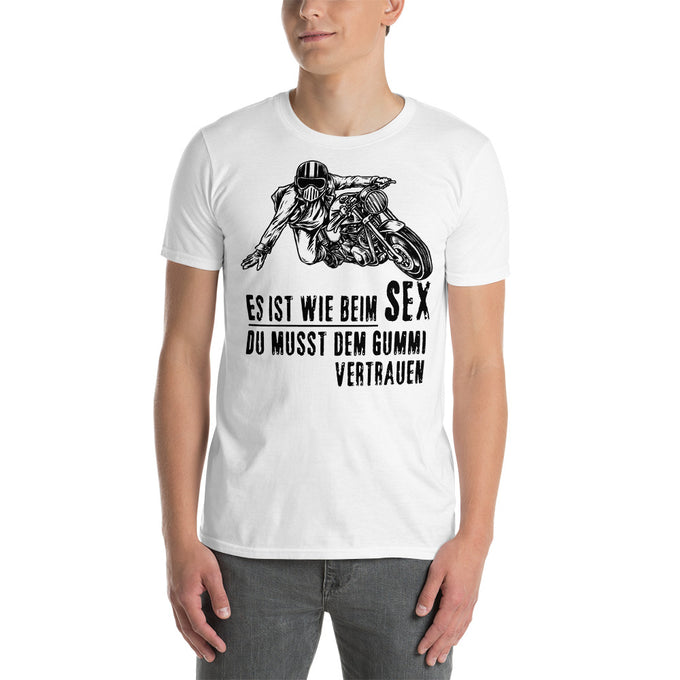 Biker Motorrad T-Shirt"ES IST WIE BEIM SEX DU MUSST DEM GUMMI VERTRAUEN" Variante 4 – Weiß – Vorderansicht