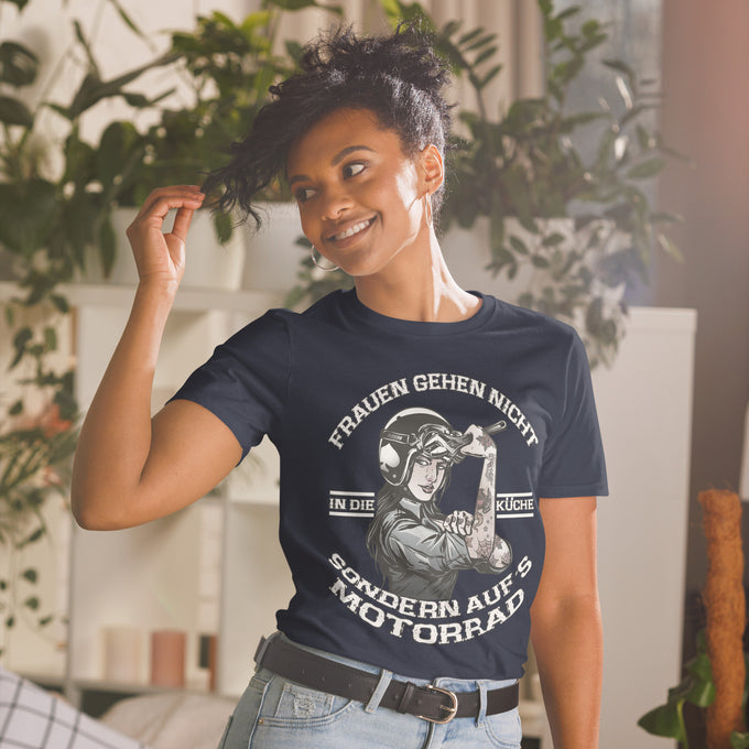 Damen T-Shirt "Frauen gehen nicht in die Küche sondern aufs Motorrad" – Marineblau – Vorderansicht